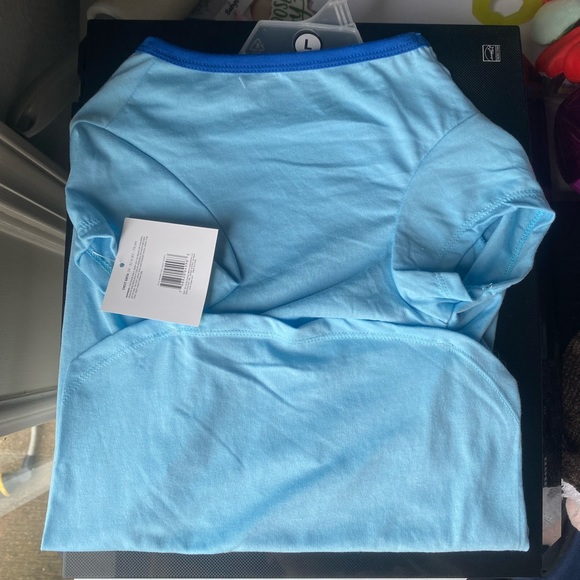 Dog Shirt “I’m just here for the chicks” - Picture 2 of 5